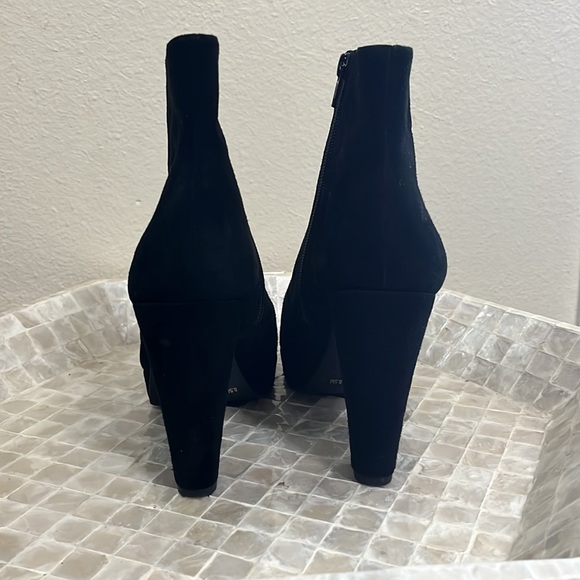 Gianni bini black suede heel ankle boot. Size 8.5 - Picture 4 of 5